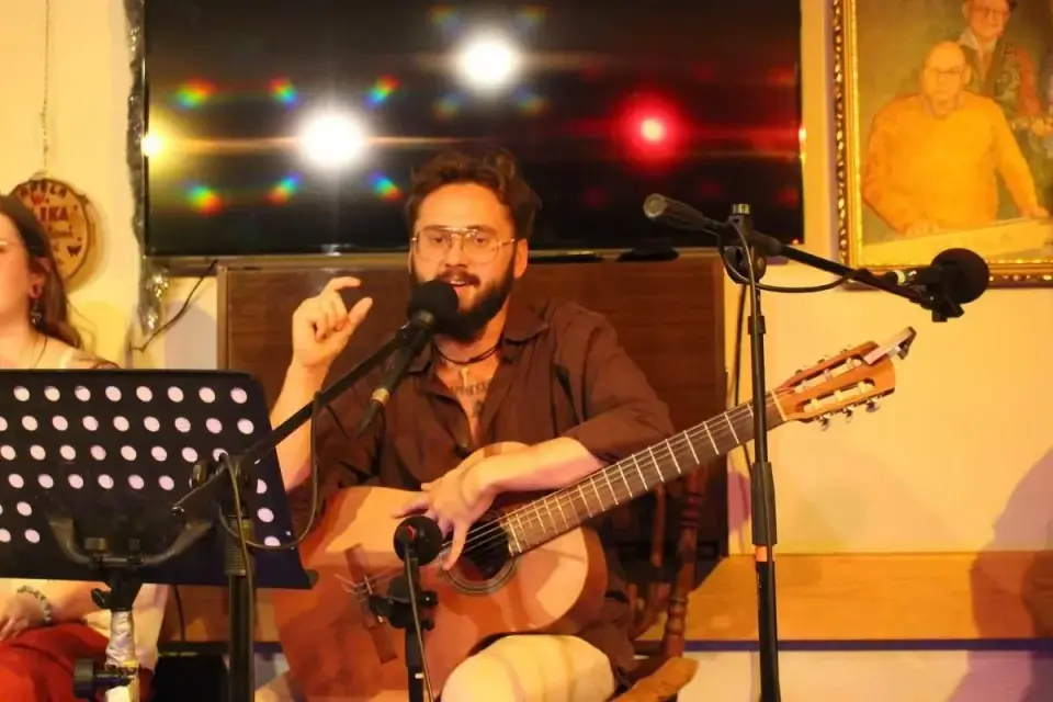 Jesień inaczej – gitara, znane utwory i nieoczywiste historie. Koncert Franka Witkowskiego