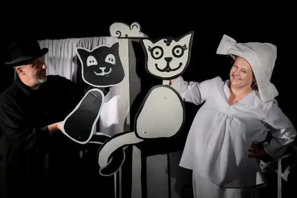 Niedzielne Bajeczki – Teatr pod Orzełkiem, SPEKTAKL “CZARNE I BIAŁE”