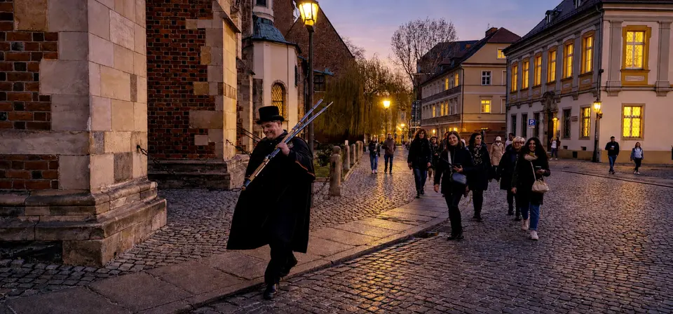 „Podążaj za latarnikiem” – spacer po Wrocławiu