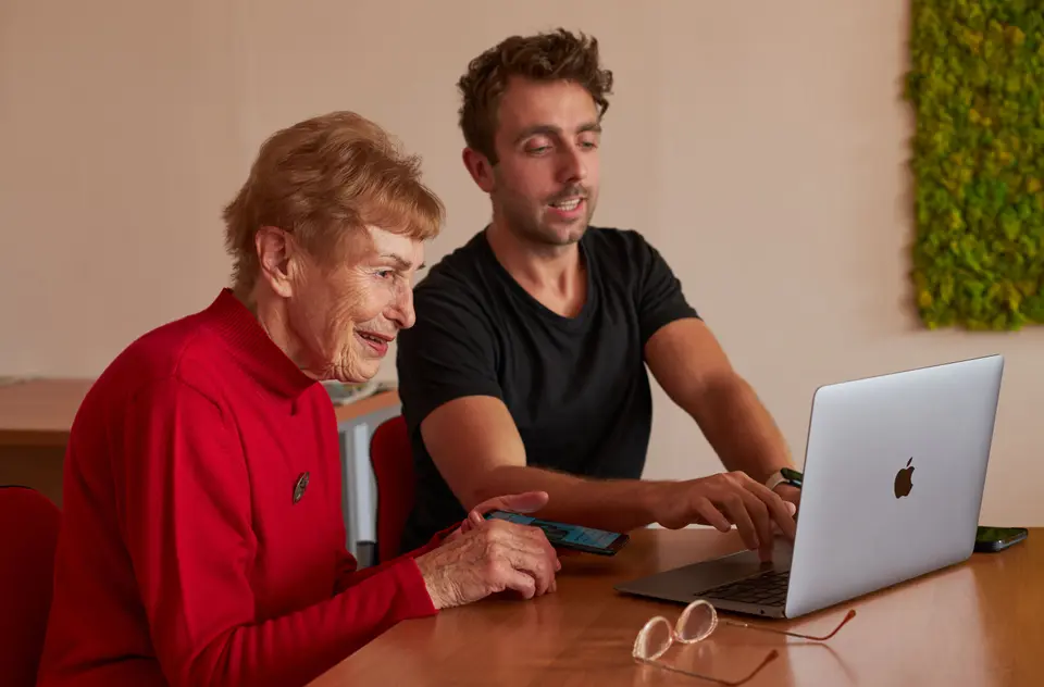 „Polub się z telefonem”. Warsztaty SeniorApp
